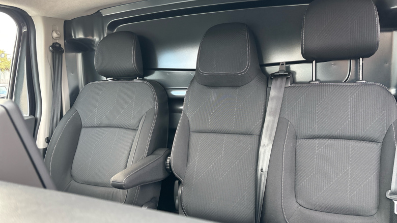 Nissan Primastar 30 L2 Diesel 2.0 dCi 150ps H1 Tekna Van